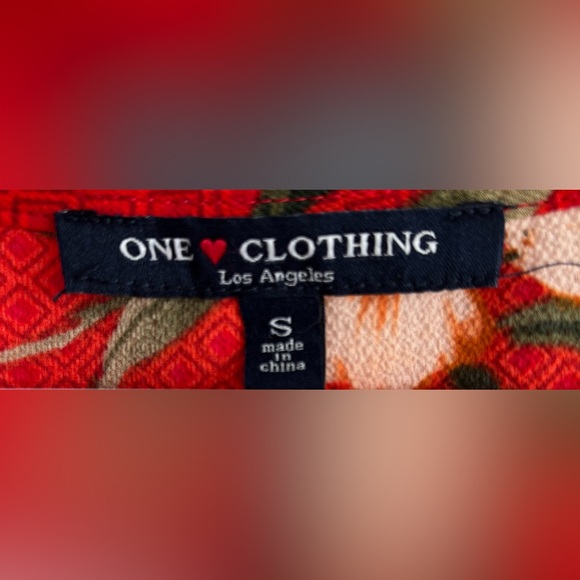 One Clothing Junior’s Blouse Red Floral Snap Closure Size Smalll - Picture 5 of 10